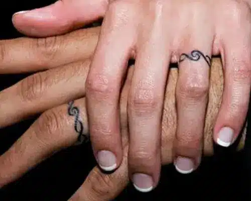 Tatuaje anillos entrelazados sale